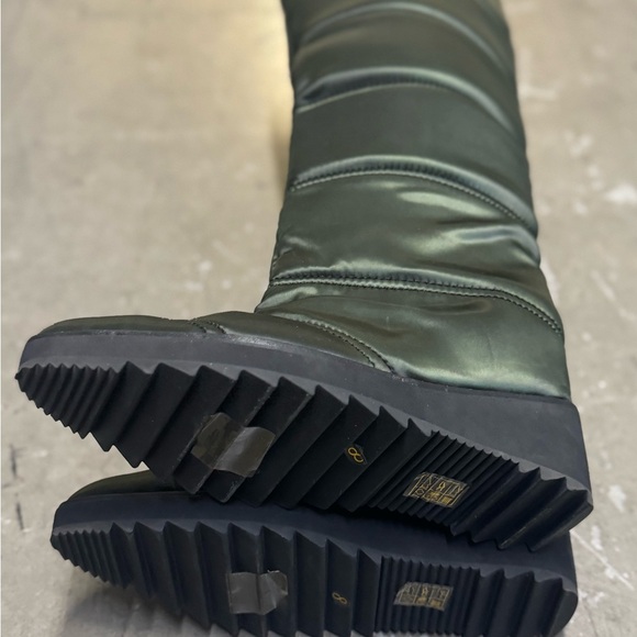 Jeffrey Campbell Squall Dark Green Winter Boots
Size 8 - Picture 7 of 10